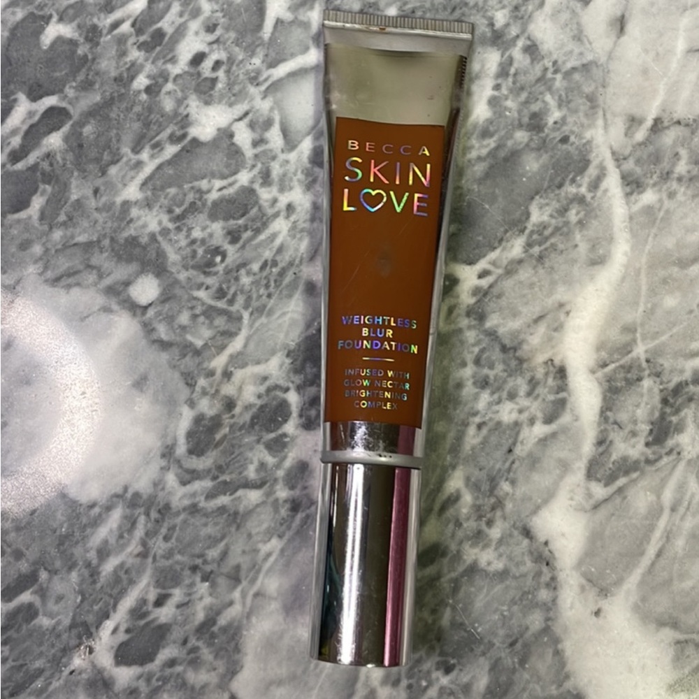 Becca Cosmetics Weightless Foundation Walnut